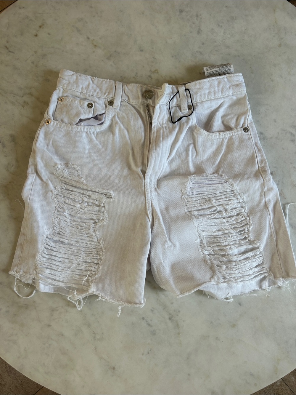 Zara ripped short